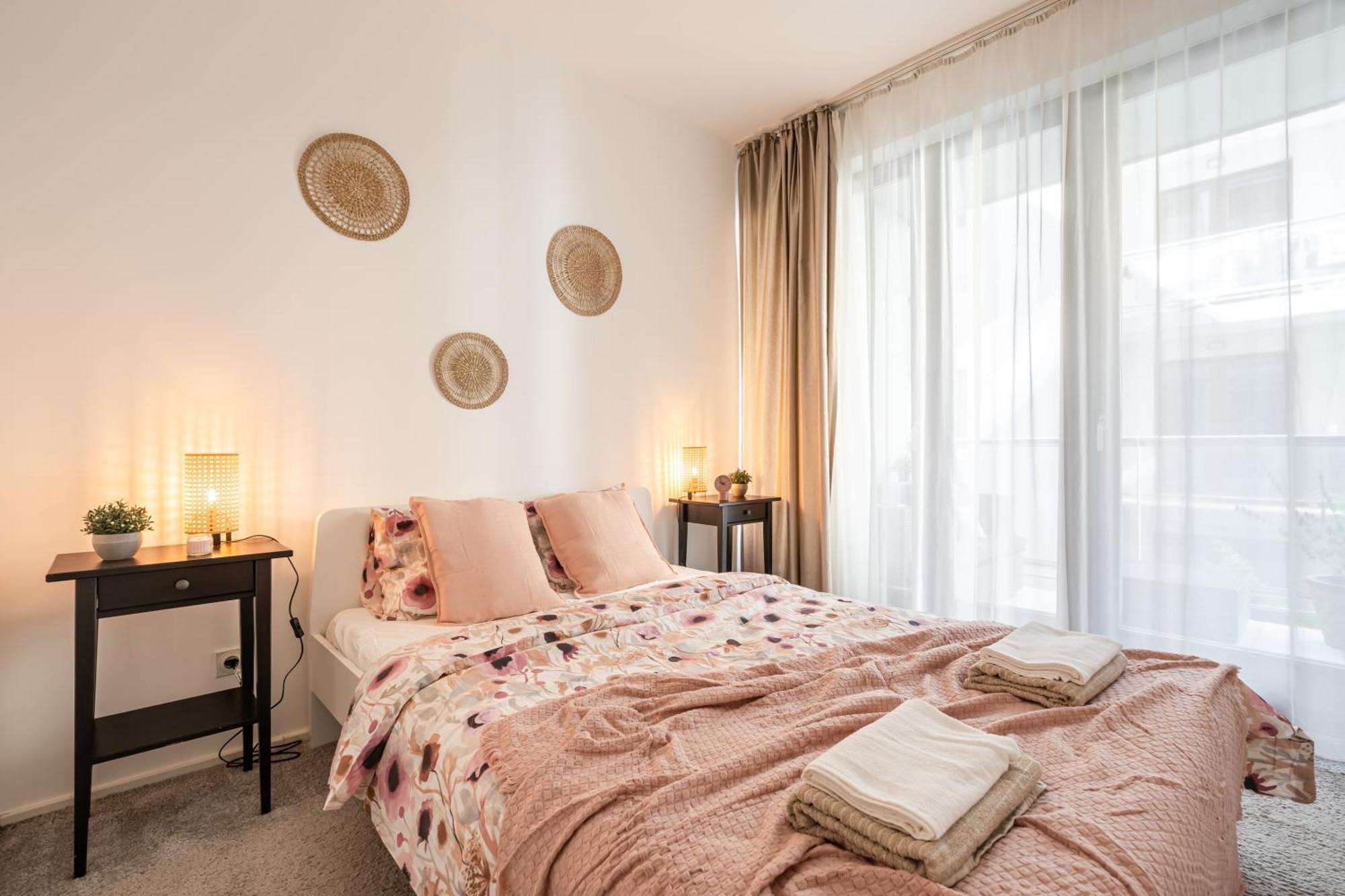 Home Of Serenity - 2 Bdr, Free Parking And Terrace บูดาเปสต์ ภายนอก รูปภาพ